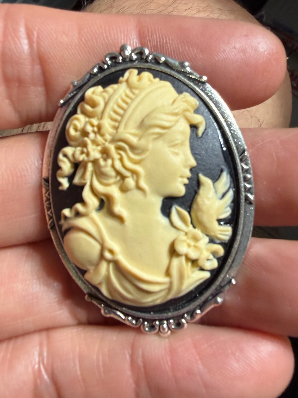 Vintage Silver Tone Cameo Brooch